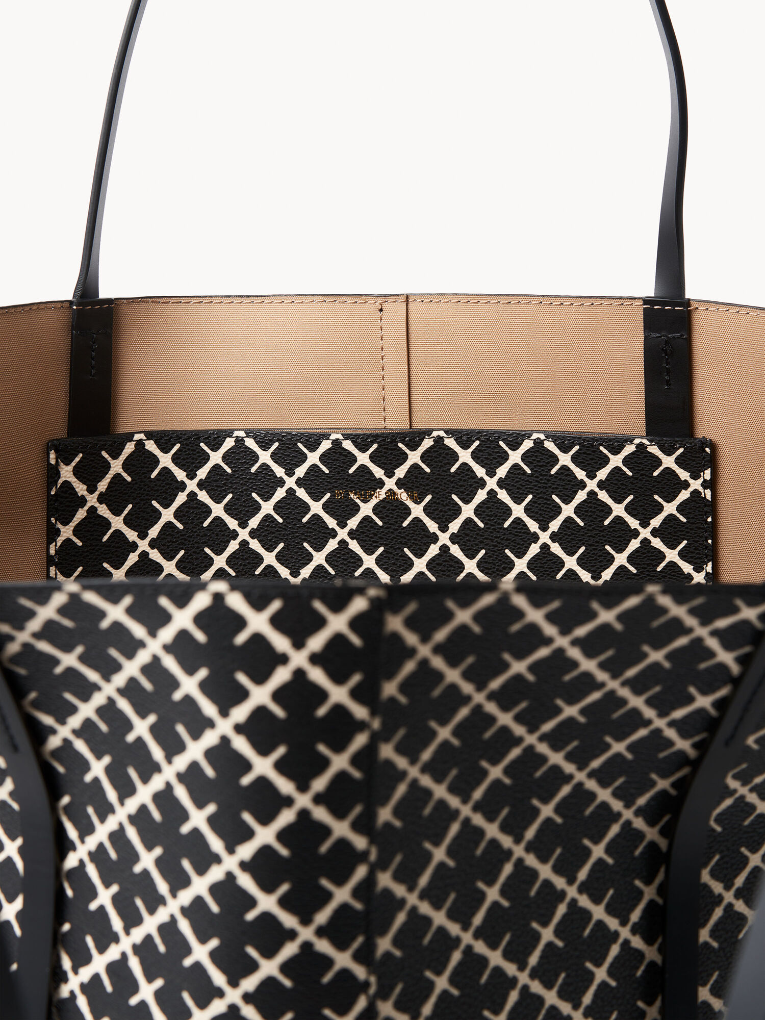 By Malene Birger Abrille Printed Tote Vesker Svarte | NO_BB35371