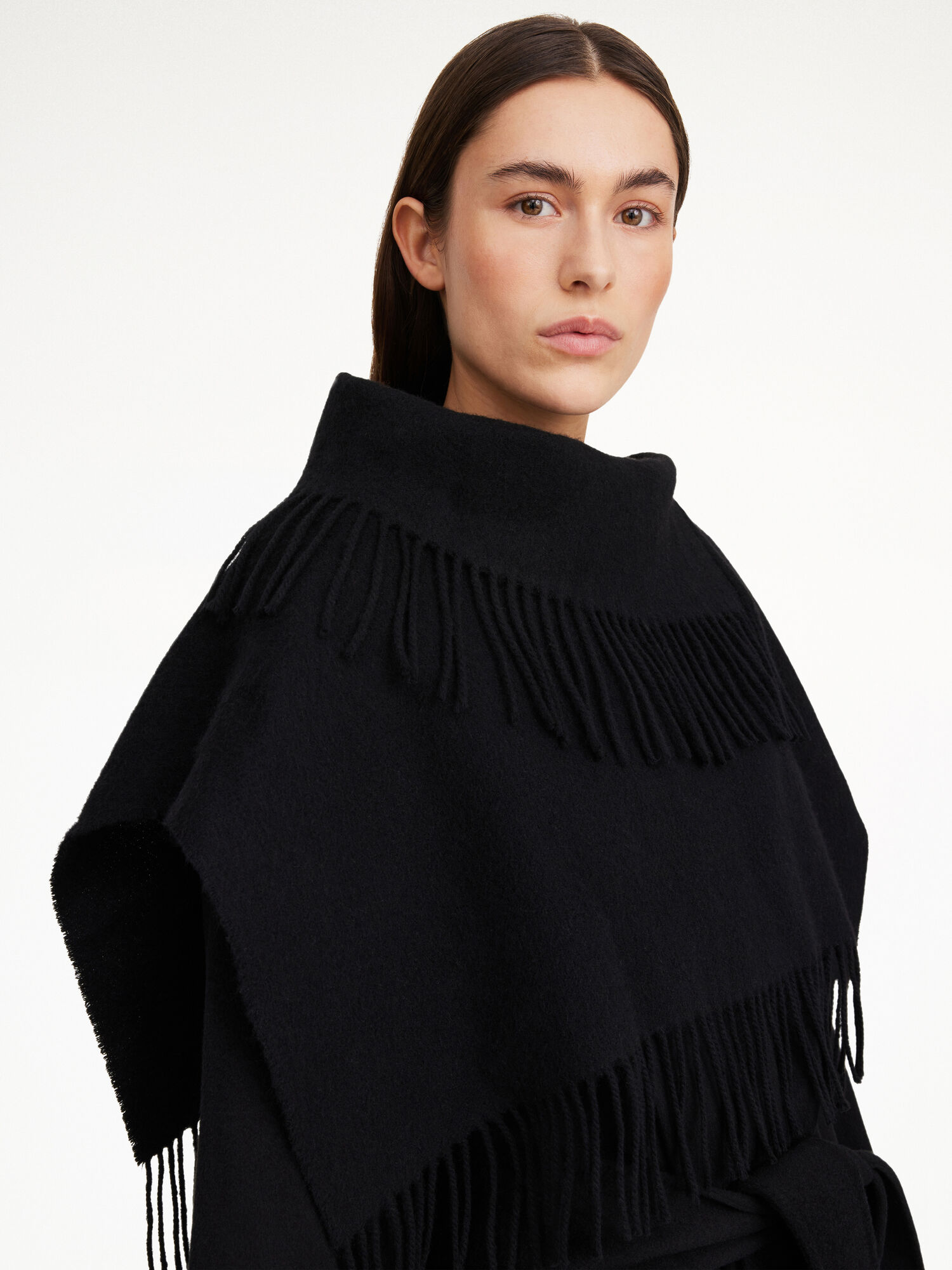 By Malene Birger Turtla Wool Fringe Bib Skjerf Svarte | NO_BB23296